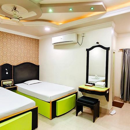 Hotel Samrat Baharampur Buitenkant foto