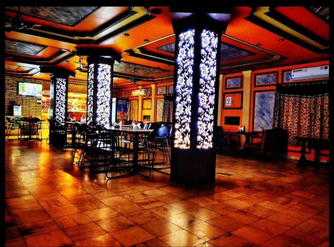 Hotel Samrat Baharampur Buitenkant foto