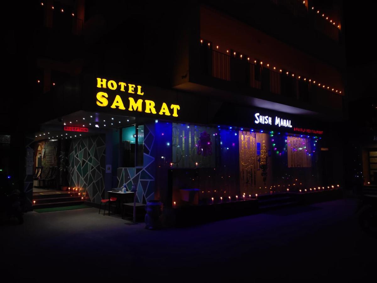 Hotel Samrat Baharampur Buitenkant foto
