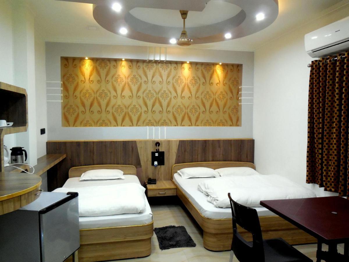 Hotel Samrat Baharampur Buitenkant foto