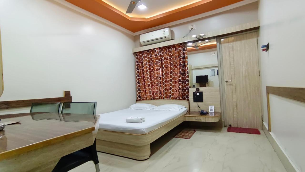 Hotel Samrat Baharampur Buitenkant foto