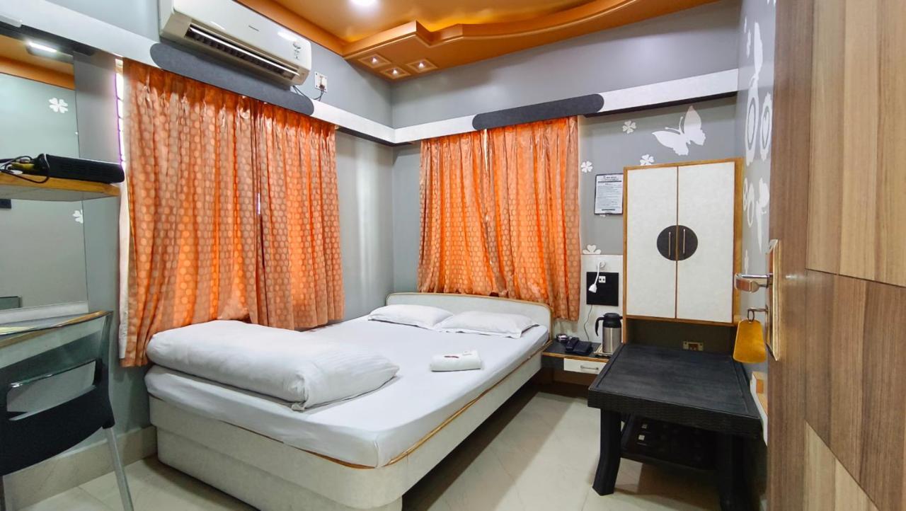 Hotel Samrat Baharampur Buitenkant foto