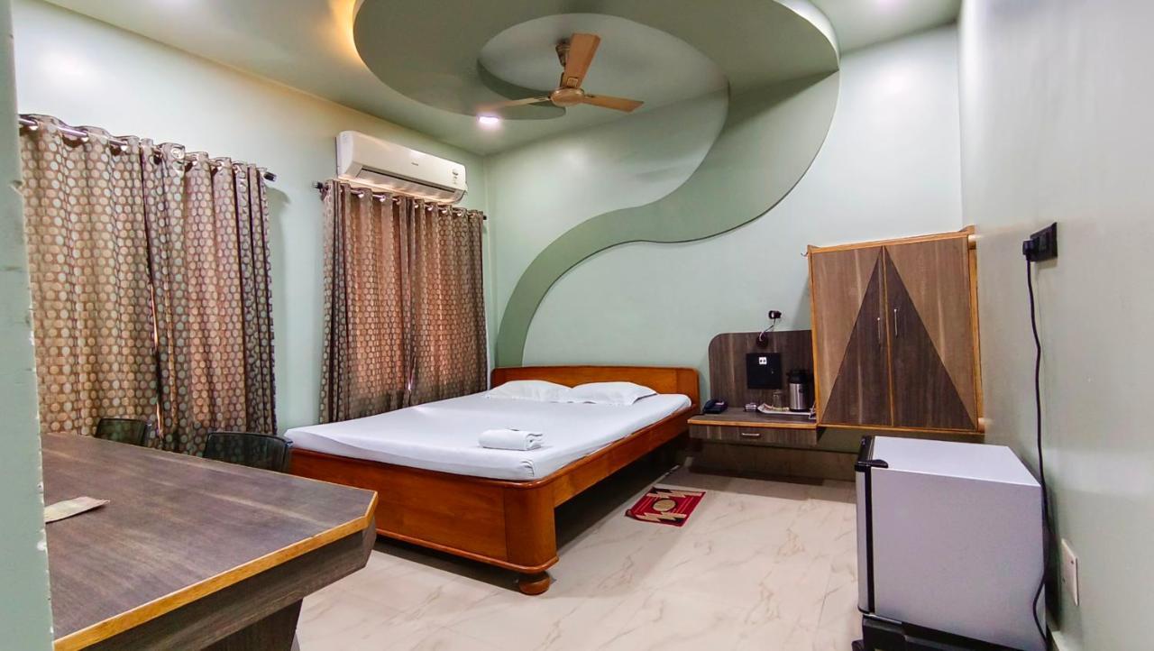 Hotel Samrat Baharampur Buitenkant foto
