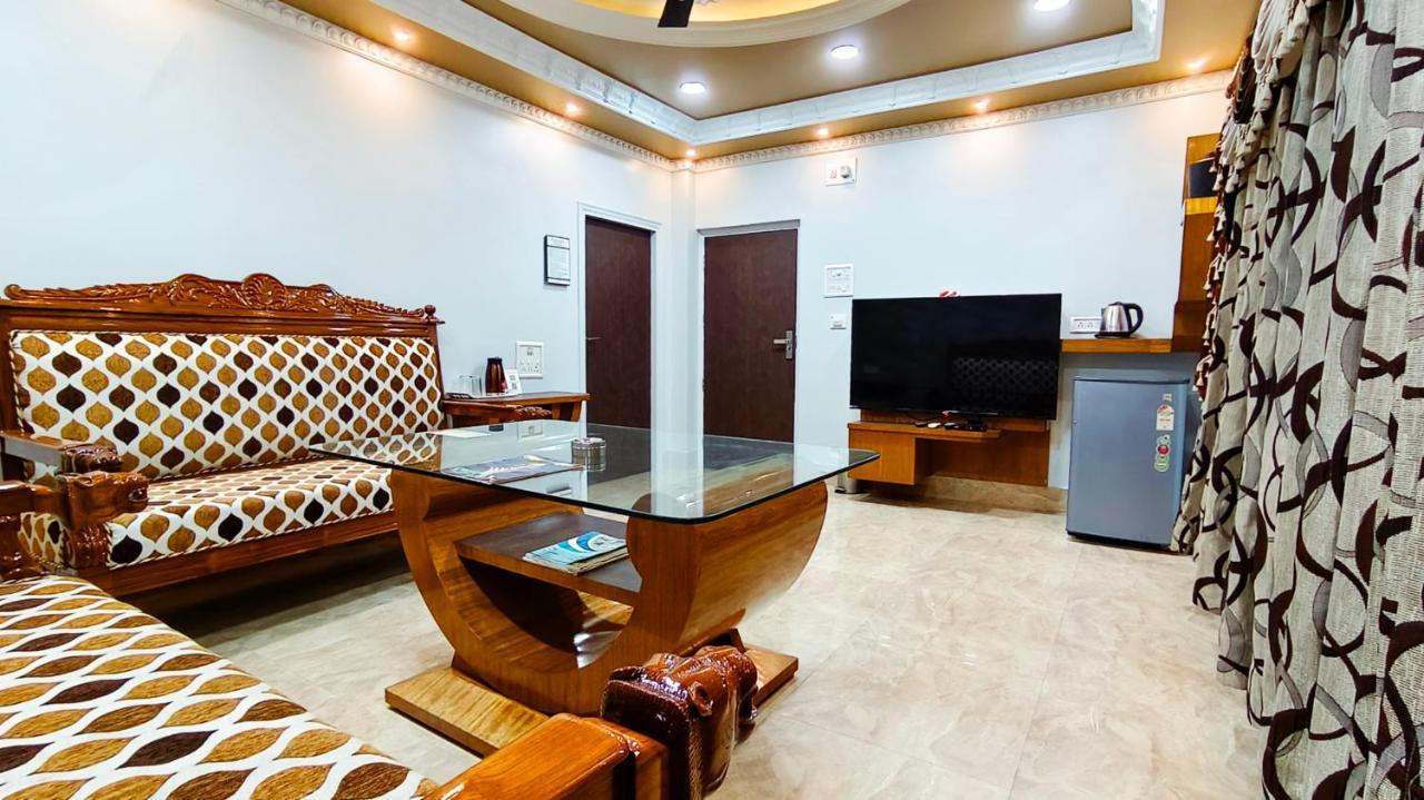 Hotel Samrat Baharampur Buitenkant foto