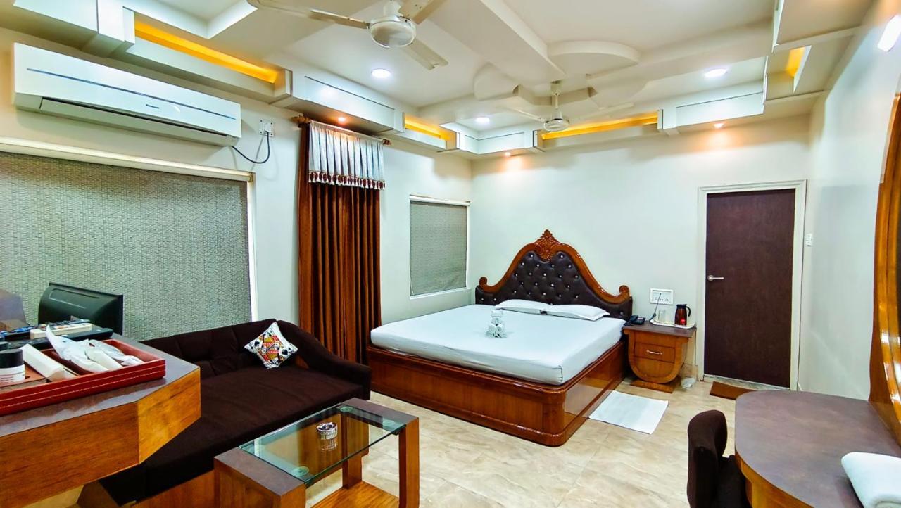 Hotel Samrat Baharampur Buitenkant foto