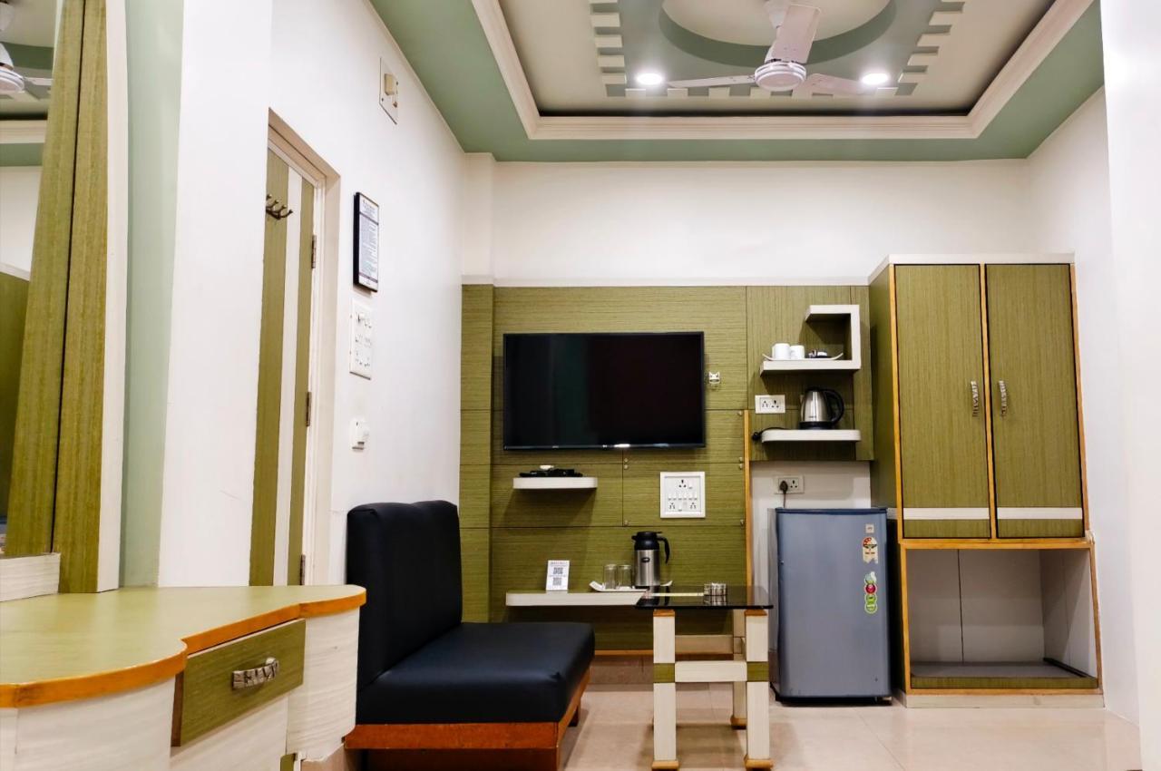 Hotel Samrat Baharampur Buitenkant foto