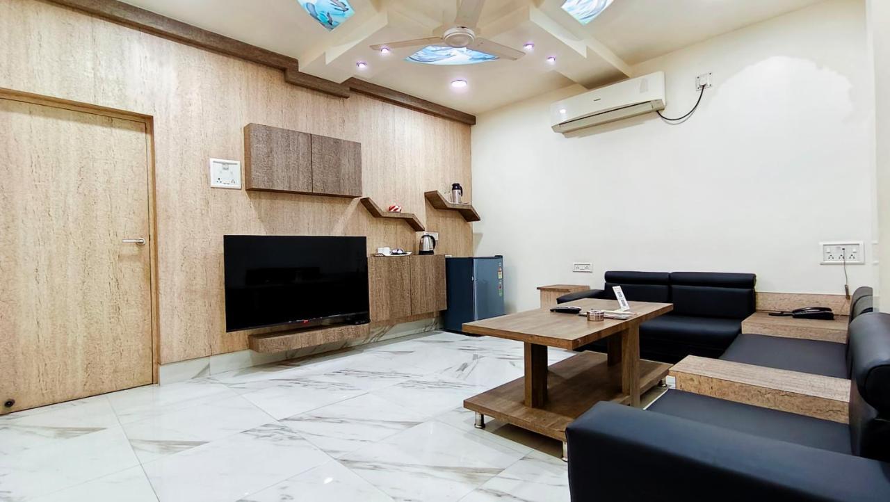 Hotel Samrat Baharampur Buitenkant foto