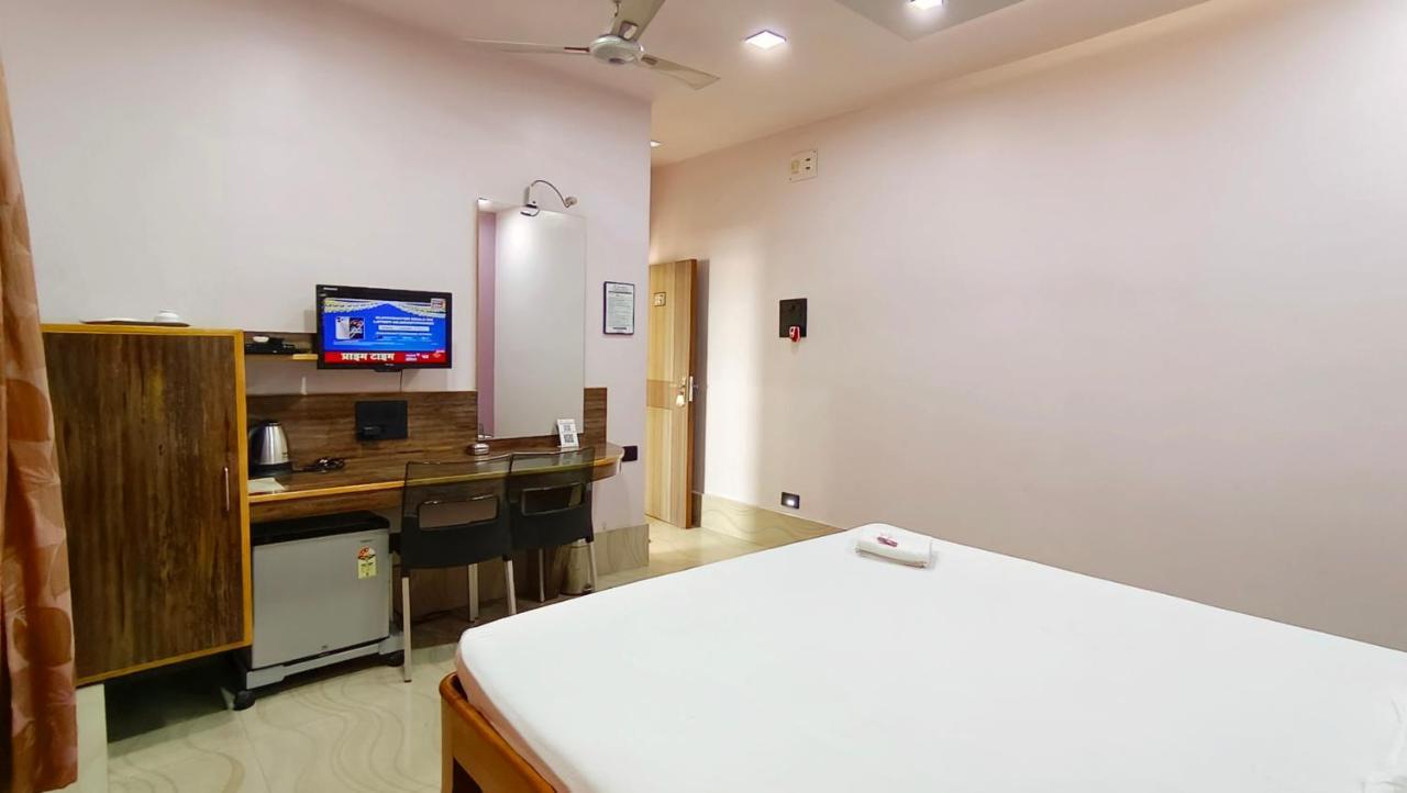 Hotel Samrat Baharampur Buitenkant foto
