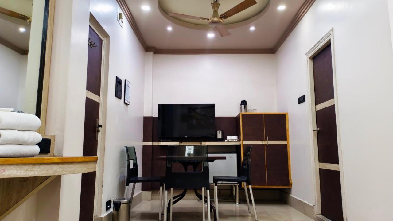 Hotel Samrat Baharampur Buitenkant foto