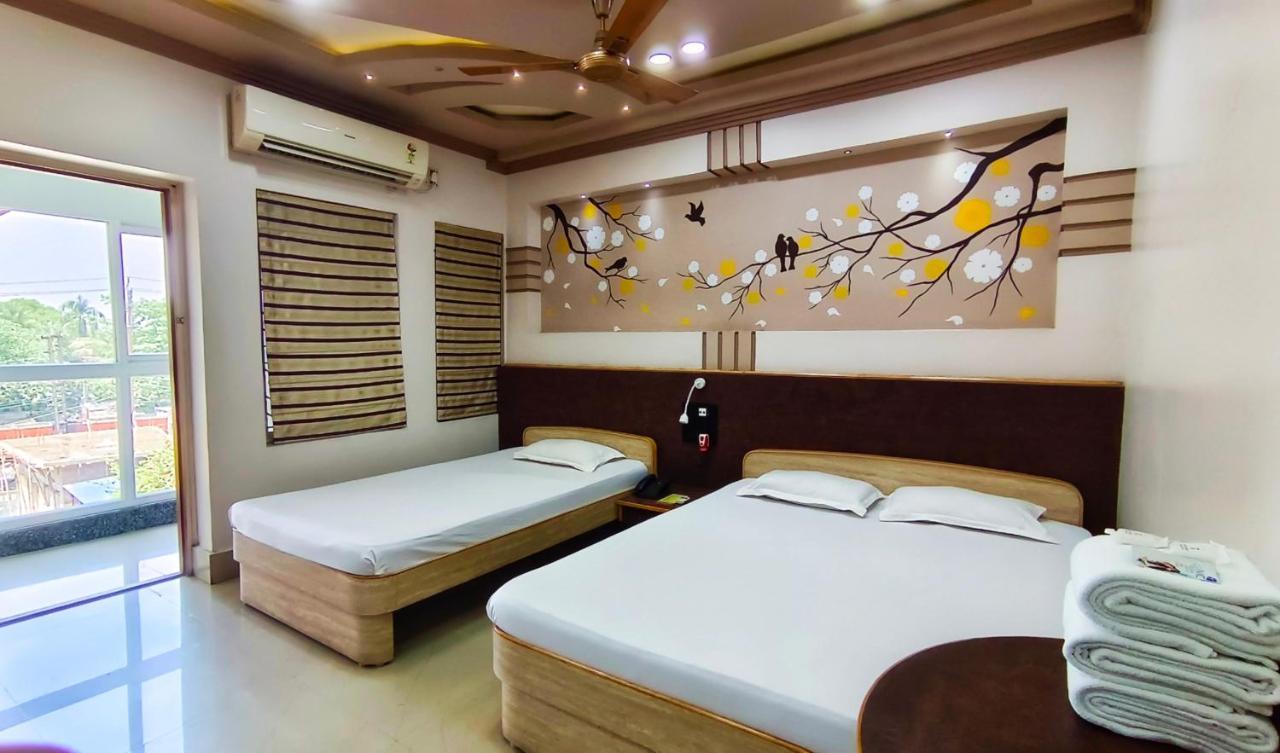 Hotel Samrat Baharampur Buitenkant foto