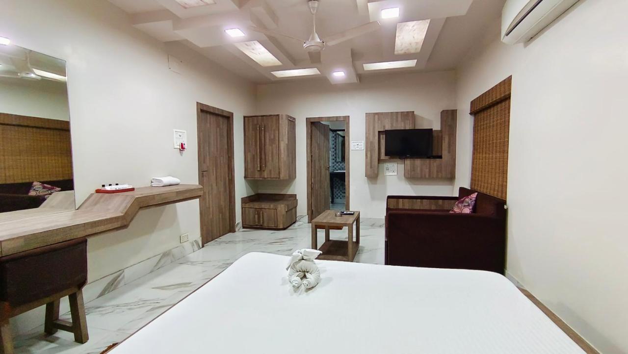 Hotel Samrat Baharampur Buitenkant foto