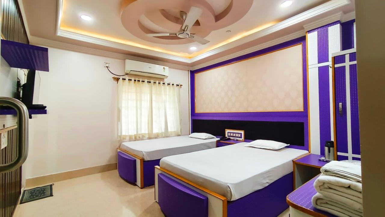 Hotel Samrat Baharampur Buitenkant foto