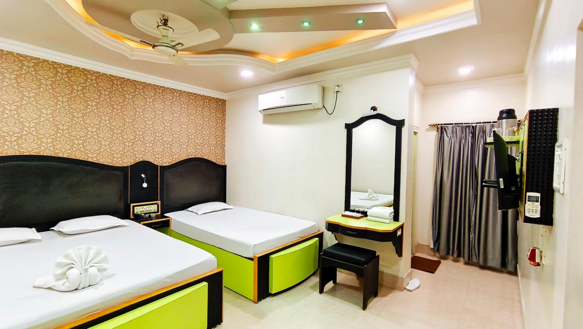 Hotel Samrat Baharampur Buitenkant foto
