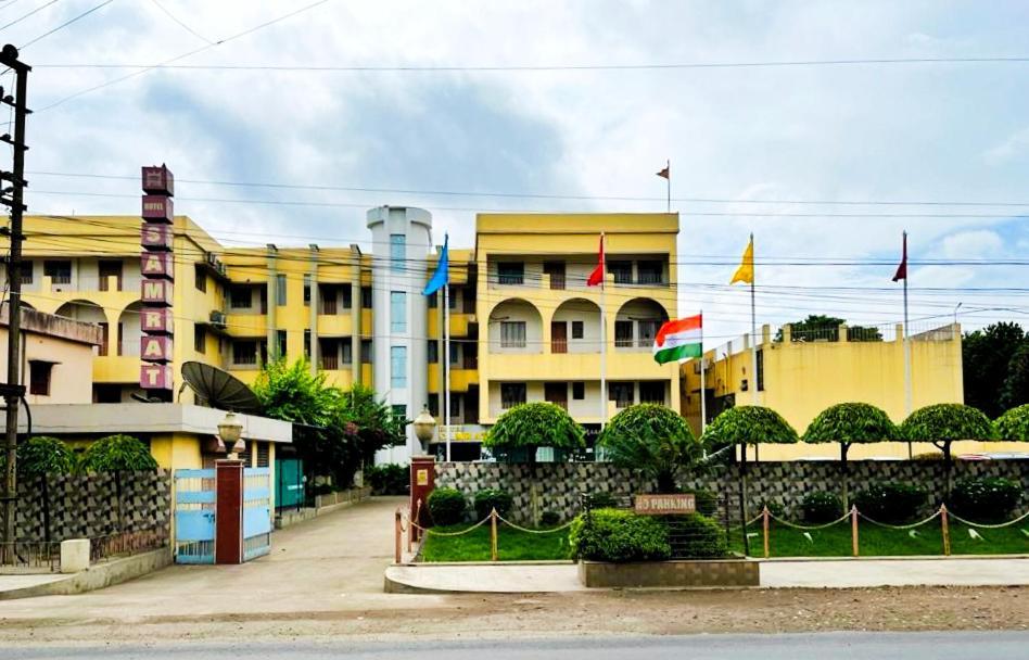 Hotel Samrat Baharampur Buitenkant foto