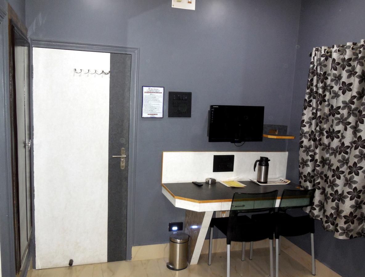 Hotel Samrat Baharampur Buitenkant foto