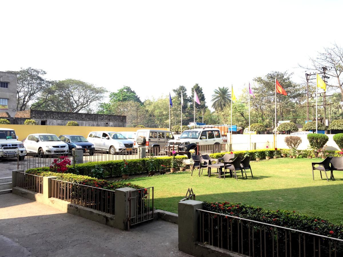 Hotel Samrat Baharampur Buitenkant foto