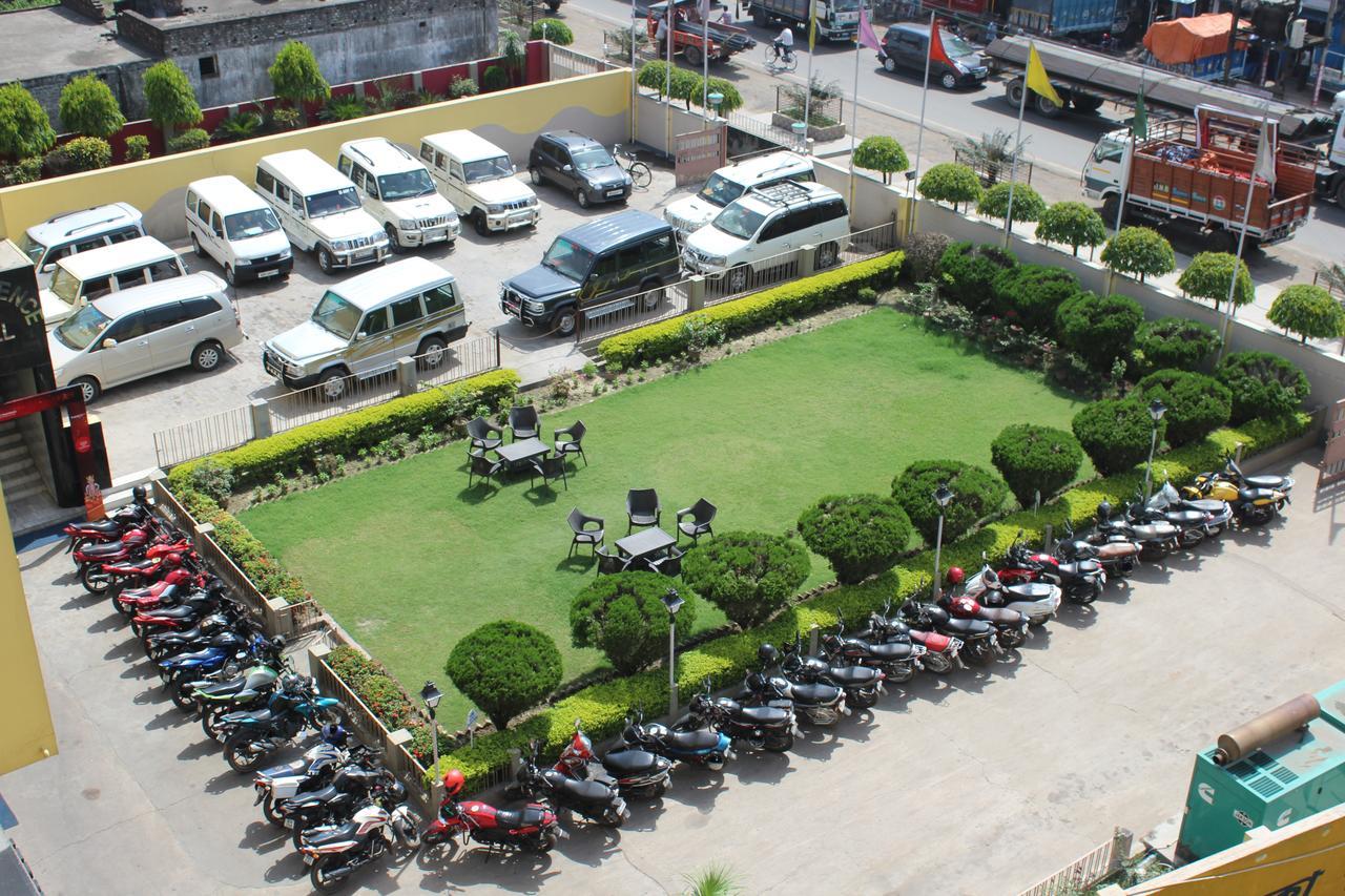 Hotel Samrat Baharampur Buitenkant foto