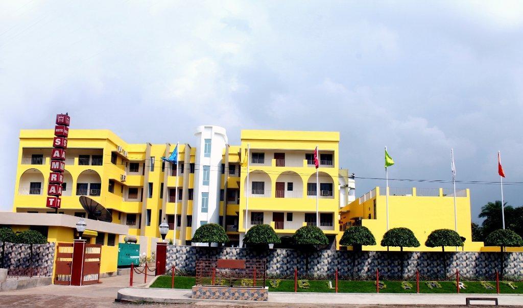 Hotel Samrat Baharampur Buitenkant foto