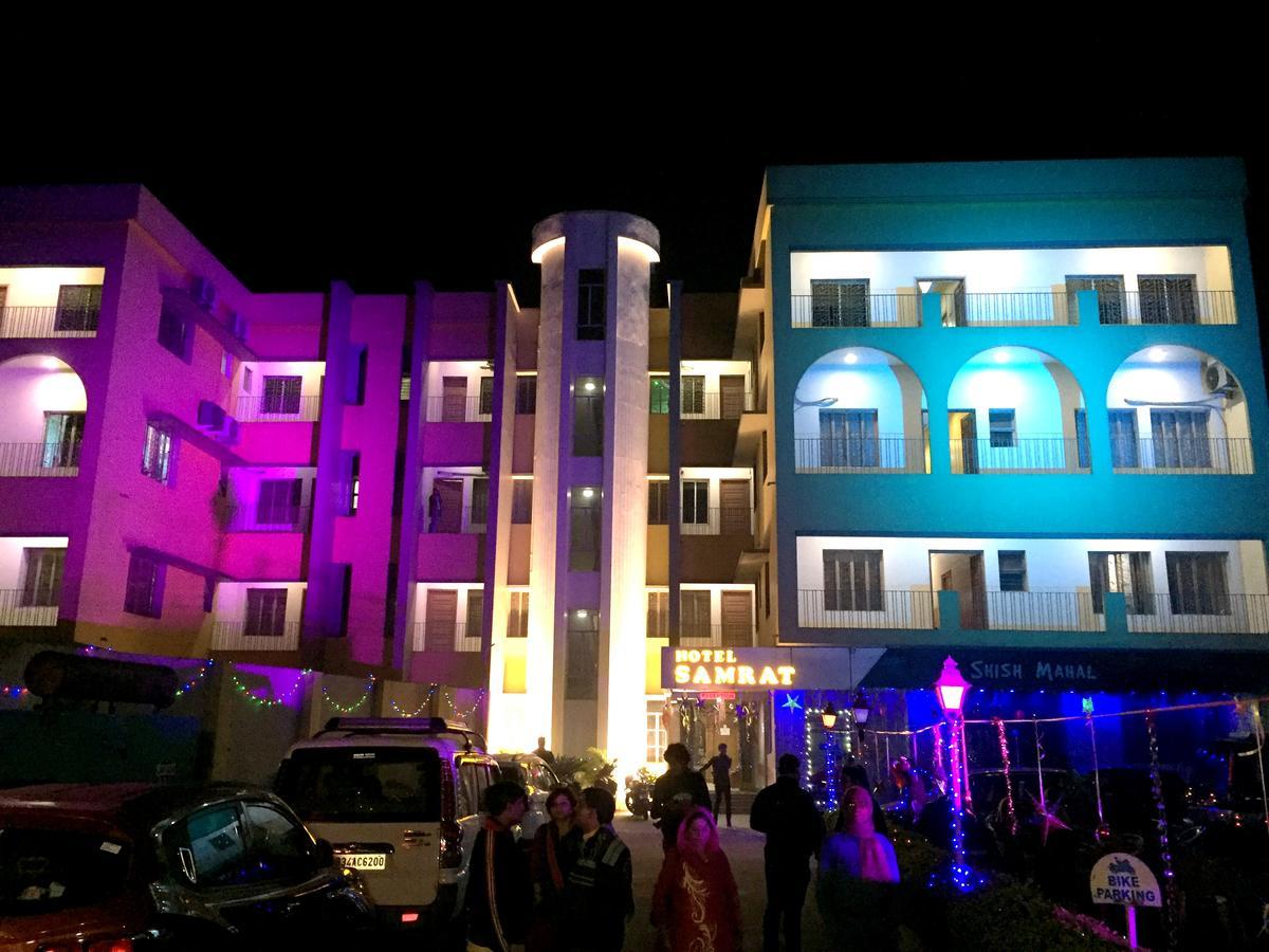 Hotel Samrat Baharampur Buitenkant foto