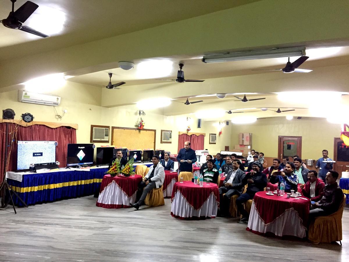Hotel Samrat Baharampur Buitenkant foto